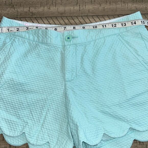 Lilly Pulitzer scallop trim Butter🧈cup Shorts 🩳 4 pockets 4 gear ⚙️ 💄 💳🪪💵 - Picture 8 of 17
